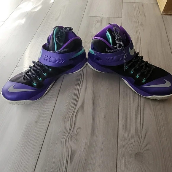 Nike Zoom Soldier 8 'Summit Lake Hornets' - Picture 2 of 5